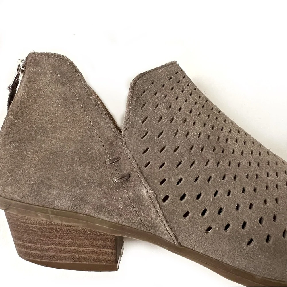 REACTION KENNETH COLE REACTION SIDE WAY PERFORATED SUEDE ANKKE BOOTS TAU…